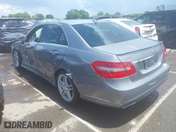 ✅ 2013 Mercedes-Benz E 350 Luxury • VIN: WDDHF5KB8DA701517 • Lot: 42763129. Listed on IAAI with 123,356 mi. Free auction sales archive from the USA and detailed vehicle history report at DreamBid. Image 3.