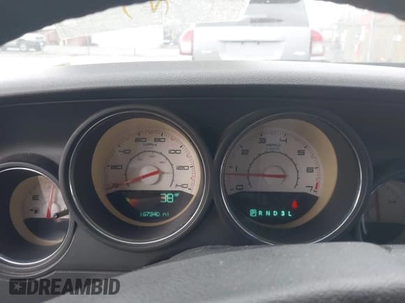 ✅ 2009 Dodge Challenger SE • VIN: 2B3LJ44V79H534470 • Lot: 41840929. Wystawiony na IAAI z przebiegiem 167 340 mil. Bezpłatny archiwum sprzedaży aukcyjnych z USA i szczegółowy raport historii pojazdu na DreamBid. Zdjęcie 7.