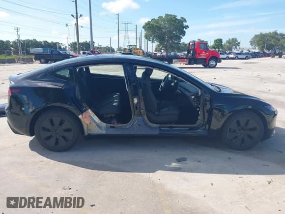 ✅ 2025 Tesla Model 3 Long Range • VIN: 5YJ3E1EB8SF887317 • Лот: 42490016. Опубликован ранее на IAAI с пробегом 4 617 миль. Бесплатный доступ к архиву аукционных продаж из США и подробный отчёт об истории автомобиля на DreamBid. Изображение 14.