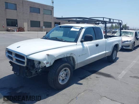 1997 Dodge Dakota z VIN 1B7GL23Y4VS250937, wystawiony jako IAAI lot #42452373 z przebiegiem 170 625 mil mil oraz . Historia ofert i sprzedaży dostępna na DreamBid. Obrazek 2.