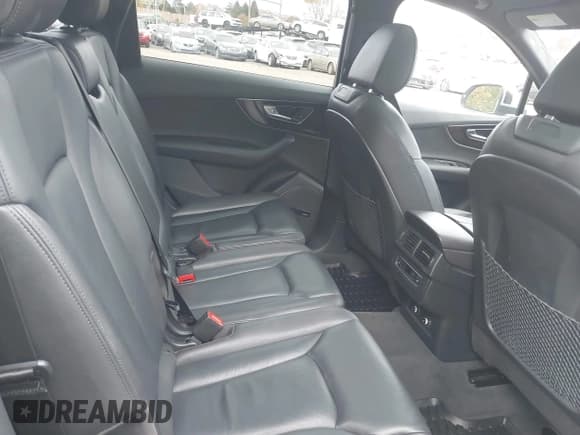 ✅ 2018 Audi Q7 Premium Plus • VIN: WA1LAAF72JD008156 • Lot: 43716588. Wystawiony na IAAI z przebiegiem 91 893 mil. Bezpłatny archiwum sprzedaży aukcyjnych z USA i szczegółowy raport historii pojazdu na DreamBid. Zdjęcie 8.