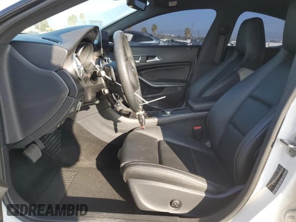 ✅ 2019 Mercedes-Benz CLA 250 • VIN: WDDSJ4EB0KN756351 • Lot: 91473265. Wystawiony na Copart z przebiegiem 75 529 mil. Bezpłatny archiwum sprzedaży aukcyjnych z USA i szczegółowy raport historii pojazdu na DreamBid. Zdjęcie 7.