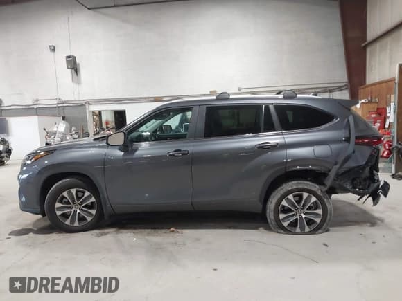 ✅ 2024 Toyota Highlander LE • VIN: 5TDKDRBH1RS541475 • Lot: 43758462. Listed on IAAI with 41,092 mi. Free auction sales archive from the USA and detailed vehicle history report at DreamBid. Image 15.