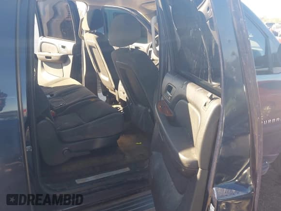 ✅ 2008 Chevrolet Suburban LTZ • VIN: 1GNFC160X8J232665 • Лот: 43589538. Опубликован ранее на IAAI с пробегом 220 428 миль. Бесплатный доступ к архиву аукционных продаж из США и подробный отчёт об истории автомобиля на DreamBid. Изображение 8.