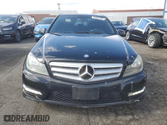 ✅ 2013 Mercedes-Benz C 250 Sport • VIN: WDDGF4HB7DA757042 • Lot: 54987555. Wystawiony na Copart z przebiegiem 122 968 mil. Bezpłatny archiwum sprzedaży aukcyjnych z USA i szczegółowy raport historii pojazdu na DreamBid. Zdjęcie 5.
