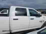 2023 Ram 1500 SLT z VIN 1C6RR7TT1PS565228, wystawiony jako IAAI lot #42532040 z przebiegiem 60 726 mil mil oraz . Historia ofert i sprzedaży dostępna na DreamBid. Obrazek 13.