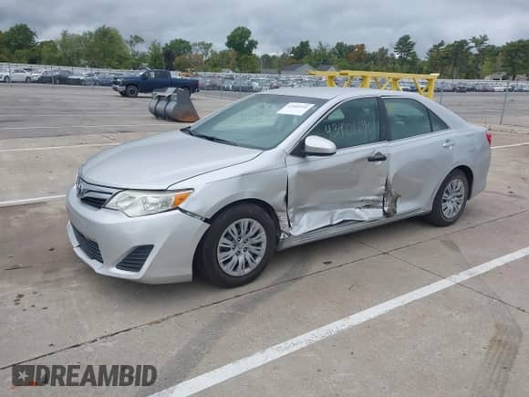 2012 Toyota Camry LE с VIN 4T1BF1FK0CU012051, выставлен на аукционе IAAI как лот 43401191 с пробегом 200 698 миль миль и . История ставок и продаж доступна на DreamBid. Изображение 17.