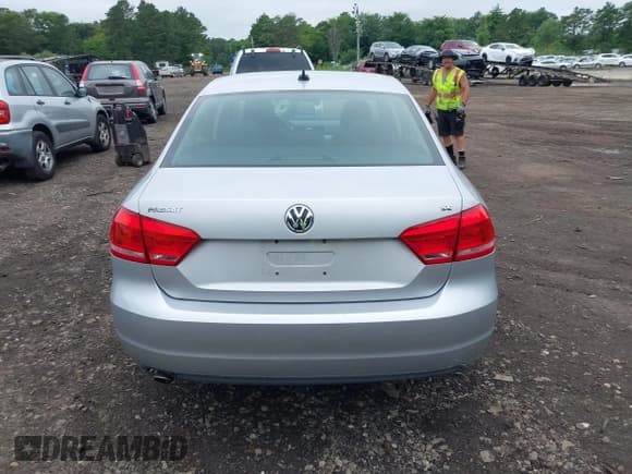 ✅ 2012 Volkswagen Passat SE • VIN: 1VWBP7A30CC073455 • Lot: 42720979. Listed on IAAI with 105,680 mi. Free auction sales archive from the USA and detailed vehicle history report at DreamBid. Image 16.