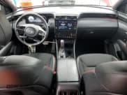 ✅ 2022 Hyundai Tucson N Line • VIN: KM8JFCAE0NU162947 • Lot: 68936624. Wystawiony na Copart z przebiegiem 119 523 mil. Bezpłatny archiwum sprzedaży aukcyjnych z USA i szczegółowy raport historii pojazdu na DreamBid. Zdjęcie 8.