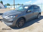 ✅ 2021 Ford Escape S • VIN: 1FMCU9F6XMUA19991 • Lot: 42869166. Wystawiony na IAAI z przebiegiem 97 239 mil. Bezpłatny archiwum sprzedaży aukcyjnych z USA i szczegółowy raport historii pojazdu na DreamBid. Zdjęcie 2.