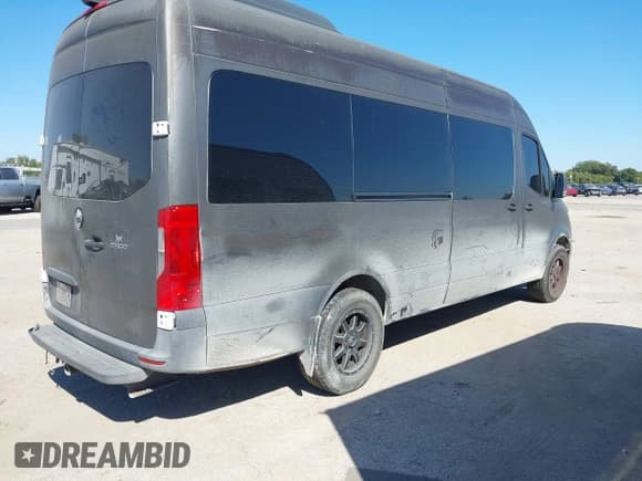 ✅ 2019 Freightliner Sprinter • VIN: WCDPF1CD1KT002037 • Лот: 43459956. Опубликован ранее на IAAI с пробегом 132 330 миль. Бесплатный доступ к архиву аукционных продаж из США и подробный отчёт об истории автомобиля на DreamBid. Изображение 4.