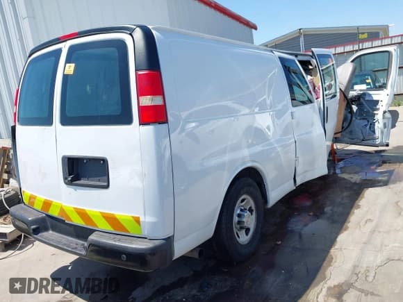 ✅ 2014 Chevrolet Express Cargo • VIN: 1GCWGGFAXE1149130 • Lot: 37273590. Listed on IAAI with 210,000 mi. Free auction sales archive from the USA and detailed vehicle history report at DreamBid. Image 4.