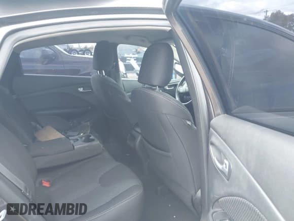 ✅ 2015 Dodge Dart SXT • VIN: 1C3CDFBB8FD104907 • Lot: 43485572. Wystawiony na IAAI z przebiegiem 121 445 mil. Bezpłatny archiwum sprzedaży aukcyjnych z USA i szczegółowy raport historii pojazdu na DreamBid. Zdjęcie 8.