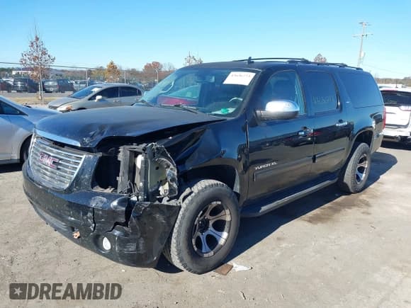 ✅ 2014 GMC Yukon XL SLT • VIN: 1GKS2KE72ER200857 • Lot: 43636773. Listed on IAAI with 235,935 mi. Free auction sales archive from the USA and detailed vehicle history report at DreamBid. Image 2.