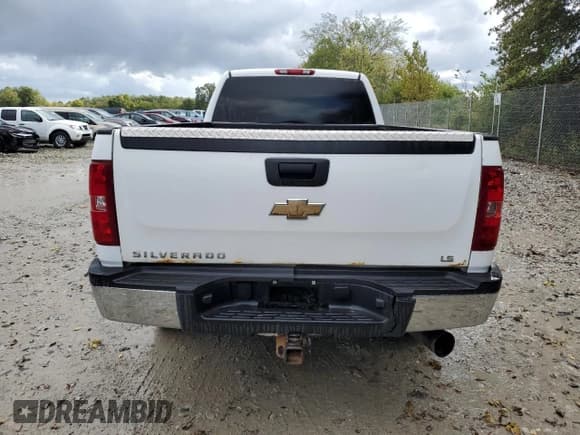 ✅ 2007 Chevrolet Silverado 2500HD 2LT • VIN: 1GCHK29667E550283 • Лот: 72699994. Опубликован ранее на Copart с пробегом Не указан. Бесплатный доступ к архиву аукционных продаж из США и подробный отчёт об истории автомобиля на DreamBid. Изображение 6.