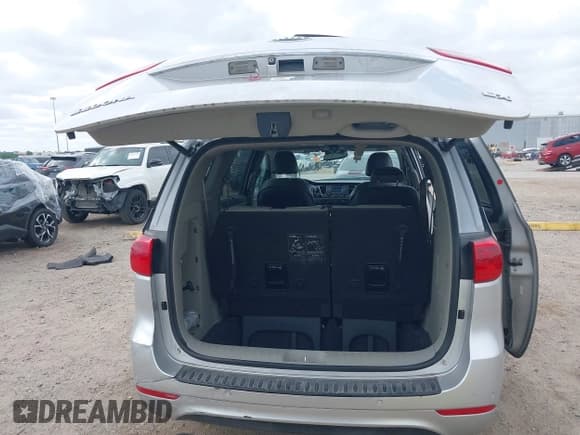 ✅ 2016 Kia Sedona SX • VIN: KNDMC5C13G6207323 • Lot: 42010932. Listed on IAAI with 121,218 mi. Free auction sales archive from the USA and detailed vehicle history report at DreamBid. Image 18.