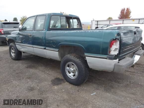 1996 Dodge 1500 z VIN 3B7HF13Y7TG127787, wystawiony jako IAAI lot #43603536 z przebiegiem 312 042 mil mil oraz . Historia ofert i sprzedaży dostępna na DreamBid. Obrazek 3.