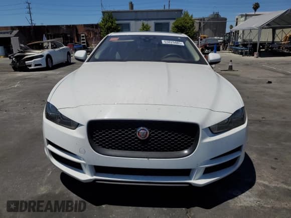 ✅ 2017 Jaguar XE 25t Prestige • VIN: SAJAE4BG1HA952939 • Lot: 63829485. Wystawiony na Copart z przebiegiem 67 543 mil. Bezpłatny archiwum sprzedaży aukcyjnych z USA i szczegółowy raport historii pojazdu na DreamBid. Zdjęcie 5.