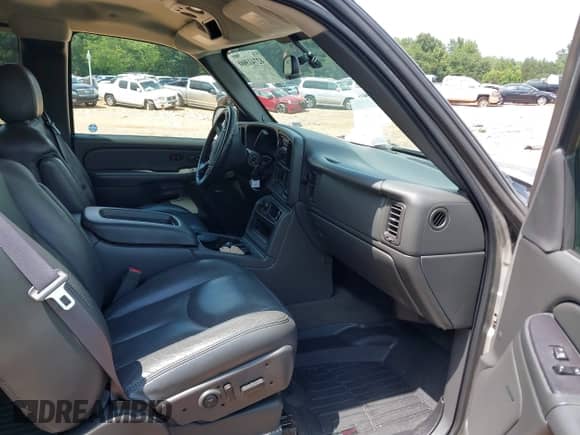 ✅ 2005 Chevrolet Silverado 1500 LS • VIN: 2GCEC19T451100100 • Lot: 42741900. Wystawiony na IAAI z przebiegiem 133 300 mil mil. Skorzystaj z bezpłatnego archiwum sprzedaży aukcyjnych z USA i zobacz szczegółowy raport historii pojazdu na DreamBid. Zdjęcie 5.