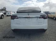 ✅ 2021 Tesla Model X Long Range Plus • VIN: 5YJXCDE27MF324934 • Lot: 86520135. Wystawiony na Copart z przebiegiem 26 174 mil. Bezpłatny archiwum sprzedaży aukcyjnych z USA i szczegółowy raport historii pojazdu na DreamBid. Zdjęcie 6.