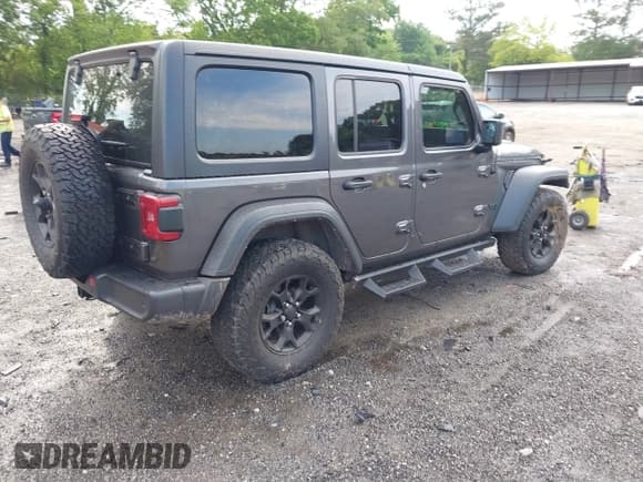 ✅ 2021 Jeep Wrangler Unlimited Willys • VIN: 1C4HJXDG2MW646904 • Lot: 42267506. Wystawiony na IAAI z przebiegiem 55 530 mil. Bezpłatny archiwum sprzedaży aukcyjnych z USA i szczegółowy raport historii pojazdu na DreamBid. Zdjęcie 4.