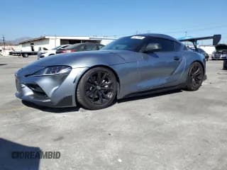 ✅ 2021 Toyota Supra 2.0 • VIN: WZ1DB2C07MW043516 • Лот: 64471635. Опубликован ранее на Copart с пробегом 41 019 миль. Бесплатный доступ к архиву аукционных продаж из США и подробный отчёт об истории автомобиля на DreamBid. Изображение 1.