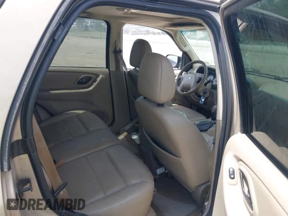 ✅ 2007 Ford Escape Limited • VIN: 1FMYU94167KA10797 • Lot: 42764880. Listed on IAAI with 220,528 mi. Free auction sales archive from the USA and detailed vehicle history report at DreamBid. Image 8.