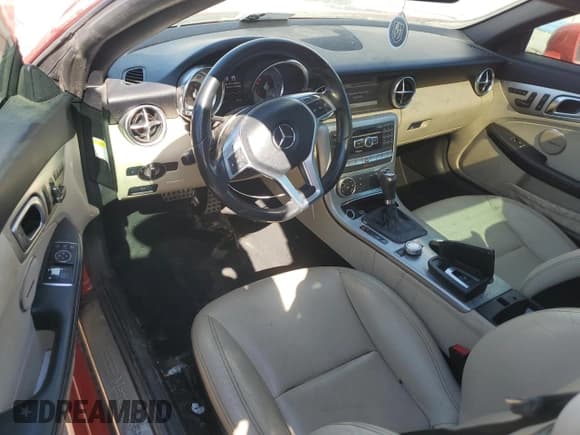 ✅ 2012 Mercedes-Benz SLK 350 • VIN: WDDPK5HA6CF007853 • Лот: 74664274. Опубликован ранее на Copart с пробегом 98 794 миль. Бесплатный доступ к архиву аукционных продаж из США и подробный отчёт об истории автомобиля на DreamBid. Изображение 8.