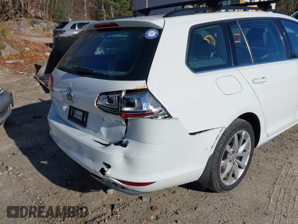 ✅ 2017 Volkswagen Golf S • VIN: 3VWC17AU1HM502445 • Lot: 43770455. Listed on IAAI with 213,868 mi. Free auction sales archive from the USA and detailed vehicle history report at DreamBid. Image 6.