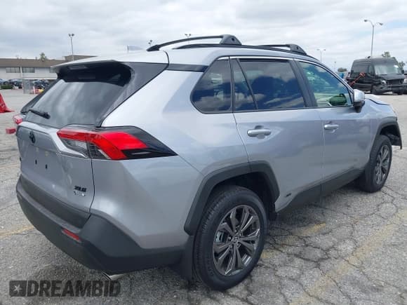 ✅ 2025 Toyota RAV4 Hybrid XLE Premium • VIN: JTMB6RFV5SD157761 • Lot: 42261188. Listed on IAAI with 3,586 mi. Free auction sales archive from the USA and detailed vehicle history report at DreamBid. Image 4.