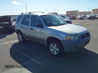 ✅ 2005 Ford Escape XLT • VIN: 1FMYU03155KB92714 • Lot: 43564037. Listed on IAAI with 172,491 mi. Free auction sales archive from the USA and detailed vehicle history report at DreamBid. Image 1.