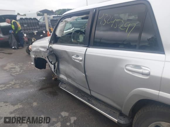 ✅ 2016 Toyota 4Runner Limited • VIN: JTEBU5JR6G5302117 • Lot: 43245297. Listed on IAAI with 52,111 mi. Free auction sales archive from the USA and detailed vehicle history report at DreamBid. Image 6.