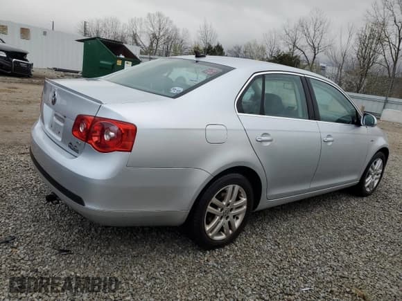 ✅ 2006 Volkswagen Jetta Edition • VIN: 3VWFT71KX6M850697 • Lot: 49402905. Wystawiony na Copart z przebiegiem 125 421 mil. Bezpłatny archiwum sprzedaży aukcyjnych z USA i szczegółowy raport historii pojazdu na DreamBid. Zdjęcie 3.