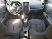 ✅ 2015 Nissan Versa SV • VIN: 3N1CN7AP9FL835550 • Lot: 63333935. Wystawiony na Copart z przebiegiem 179 573 mil. Bezpłatny archiwum sprzedaży aukcyjnych z USA i szczegółowy raport historii pojazdu na DreamBid. Zdjęcie 8.