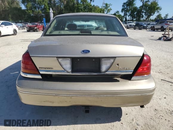 ✅ 2000 Ford Crown Victoria • VIN: 2FAFP73W4YX216080 • Lot: 53774835. Wystawiony na Copart z przebiegiem 144 404 mil. Bezpłatny archiwum sprzedaży aukcyjnych z USA i szczegółowy raport historii pojazdu na DreamBid. Zdjęcie 6.