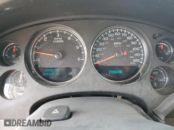 ✅ 2011 Chevrolet Suburban LT • VIN: 1GNSKJE35BR394032 • Lot: 59235184. Wystawiony na Copart z przebiegiem 248 979 mil. Bezpłatny archiwum sprzedaży aukcyjnych z USA i szczegółowy raport historii pojazdu na DreamBid. Zdjęcie 9.