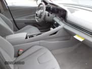 ✅ 2025 Hyundai Elantra SEL Convenience • VIN: KMHLS4DG3SU900310 • Лот: 42075853. Опубликован ранее на IAAI с пробегом 714 миль. Бесплатный доступ к архиву аукционных продаж из США и подробный отчёт об истории автомобиля на DreamBid. Изображение 5.