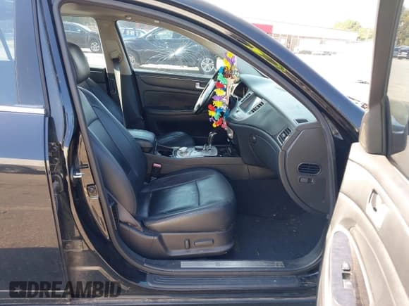 ✅ 2013 Hyundai Genesis 3.8L • VIN: KMHGC4DD1DU238153 • Lot: 43135011. Listed on IAAI with 184,318 mi. Free auction sales archive from the USA and detailed vehicle history report at DreamBid. Image 5.