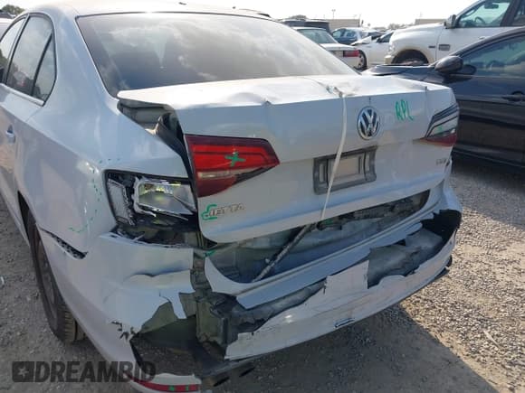 ✅ 2017 Volkswagen Jetta S • VIN: 3VW2B7AJ1HM376845 • Lot: 43370515. Listed on IAAI with 92,402 mi. Free auction sales archive from the USA and detailed vehicle history report at DreamBid. Image 6.