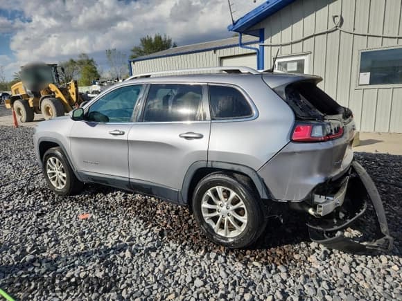 ✅ 2019 Jeep Cherokee Latitude • VIN: 1C4PJMCB5KD125782 • Lot: 84253285. Listed on Copart with 75,775 mi. Free auction sales archive from the USA and detailed vehicle history report at DreamBid. Image 2.