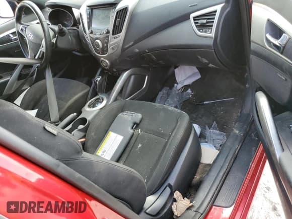 ✅ 2017 Hyundai Veloster • VIN: KMHTC6AD1HU320064 • Lot: 59854594. Wystawiony na Copart z przebiegiem 68 426 mil. Bezpłatny archiwum sprzedaży aukcyjnych z USA i szczegółowy raport historii pojazdu na DreamBid. Zdjęcie 8.