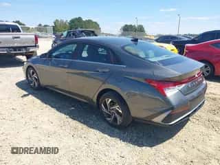 2025 Hyundai Elantra SEL Convenience z VIN KMHLS4DG7SU855176, wystawiony jako IAAI lot #43189664 z przebiegiem 22 183 mil mil oraz . Historia ofert i sprzedaży dostępna na DreamBid. Obrazek 3.