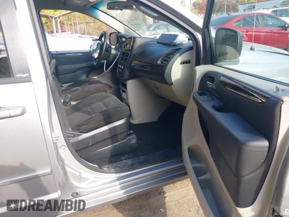 ✅ 2016 Dodge Grand Caravan SE • VIN: 2C4RDGBG1GR314965 • Lot: 43544894. Wystawiony na IAAI z przebiegiem 116 600 mil. Bezpłatny archiwum sprzedaży aukcyjnych z USA i szczegółowy raport historii pojazdu na DreamBid. Zdjęcie 5.