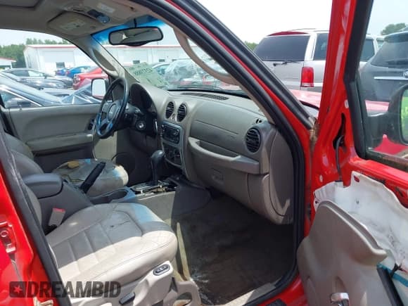 ✅ 2004 Jeep Liberty Limited • VIN: 1J4GK58K84W157302 • Lot: 42373888. Listed on IAAI with 218,279 mi. Free auction sales archive from the USA and detailed vehicle history report at DreamBid. Image 5.