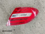 ✅ 2015 Mercedes-Benz C 250 • VIN: WDDGJ4HBXFG390555 • Lot: 42288436. Wystawiony na IAAI z przebiegiem 93 665 mil. Bezpłatny archiwum sprzedaży aukcyjnych z USA i szczegółowy raport historii pojazdu na DreamBid. Zdjęcie 12.