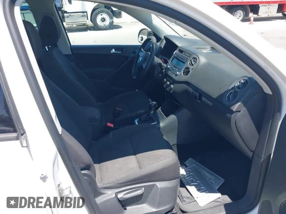 ✅ 2012 Volkswagen Tiguan SE • VIN: WVGAV7AX4CW603198 • Lot: 42581562. Listed on IAAI with 119,739 mi. Free auction sales archive from the USA and detailed vehicle history report at DreamBid. Image 5.