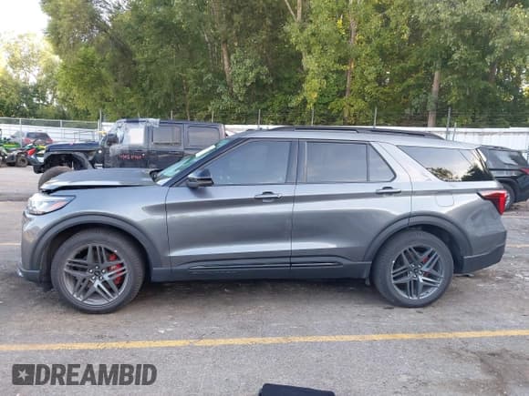 ✅ 2025 Ford Explorer ST • VIN: 1FMWK8GCXSGA64927 • Lot: 43039939. Listed on IAAI with 15,683 mi. Free auction sales archive from the USA and detailed vehicle history report at DreamBid. Image 14.