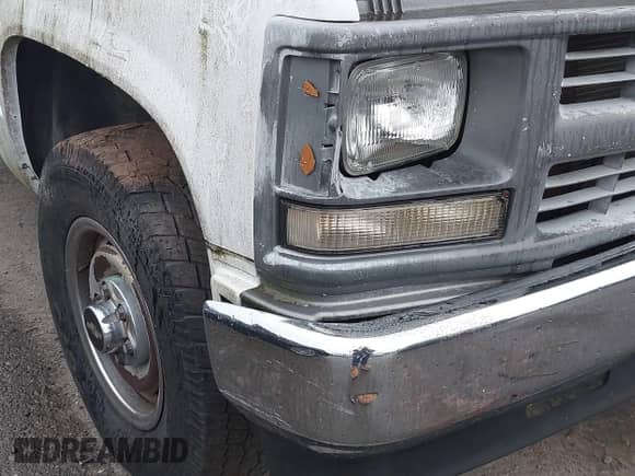 1994 Chevrolet Silverado 1500 z VIN 1GCEK14Z9RZ113856, wystawiony jako IAAI lot #43573290 z przebiegiem 247 761 mil mil oraz . Historia ofert i sprzedaży dostępna na DreamBid. Obrazek 16.