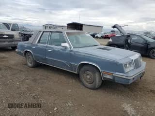 ✅ 1985 Chrysler LeBaron • VIN: 1C3BC56E7FF223422 • Lot: 92723285. Wystawiony na Copart z przebiegiem 78 886 mil. Bezpłatny archiwum sprzedaży aukcyjnych z USA i szczegółowy raport historii pojazdu na DreamBid. Zdjęcie 4.