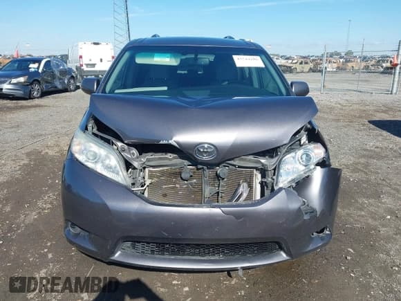 ✅ 2015 Toyota Sienna LE • VIN: 5TDKK3DC9FS685243 • Lot: 43544206. Wystawiony na IAAI z przebiegiem 263 121 mil. Bezpłatny archiwum sprzedaży aukcyjnych z USA i szczegółowy raport historii pojazdu na DreamBid. Zdjęcie 12.